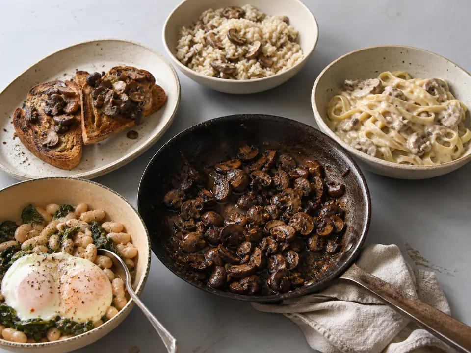 Five mushroom dinners around a browned skillet of mushrooms