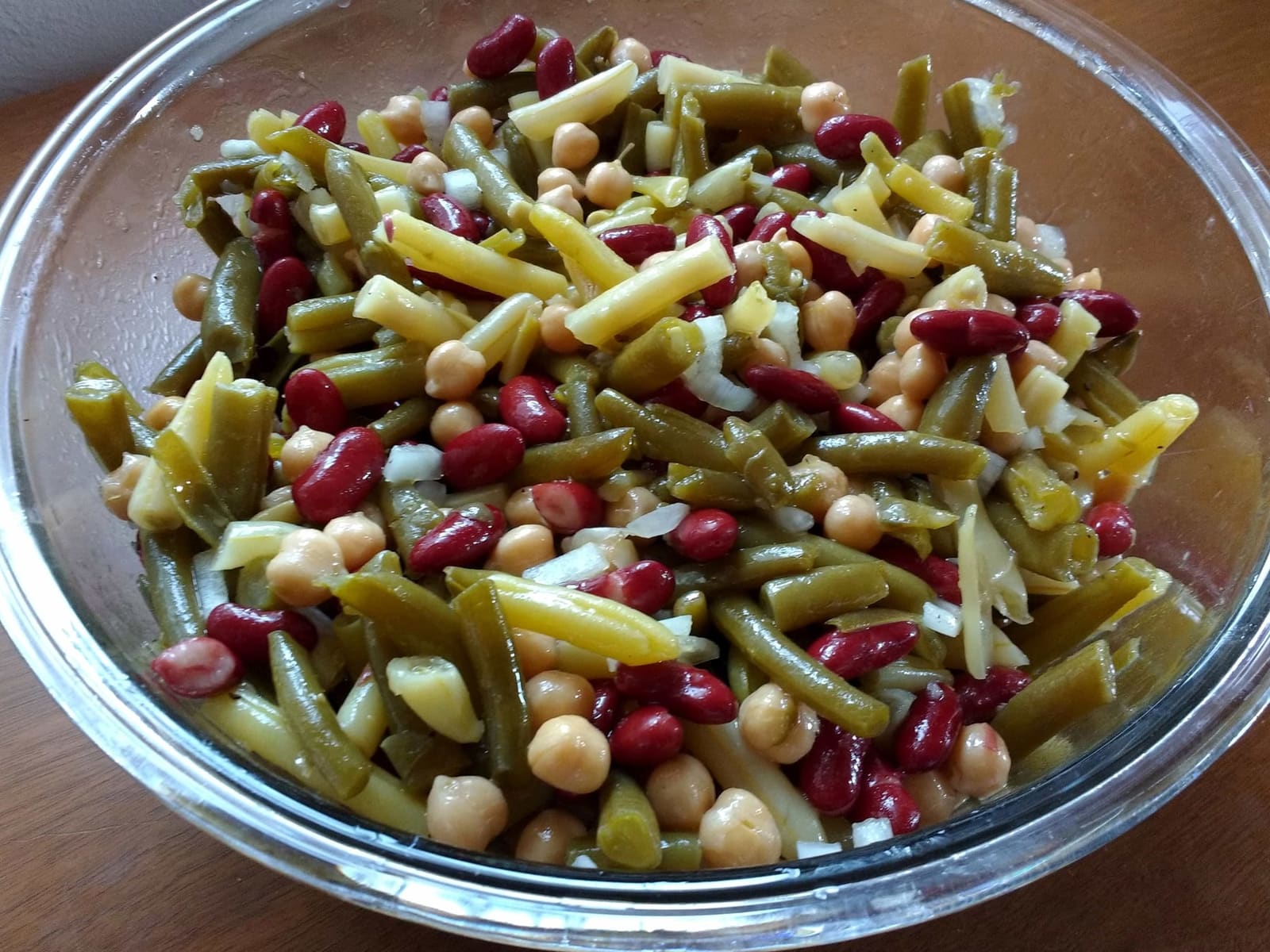 Dried chickpeas in a bowl